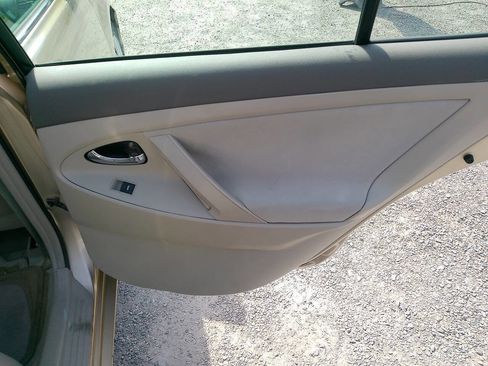 Used 2010 Toyota Camry LE FWD image 24