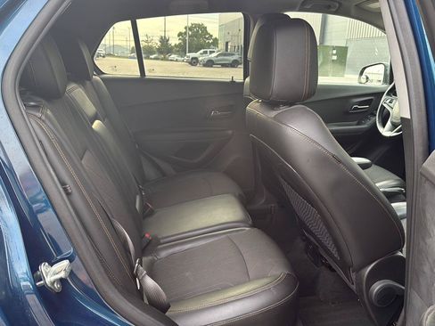 Used 2020 Chevrolet Trax LT w/ LT Convenience Package FWD image 11