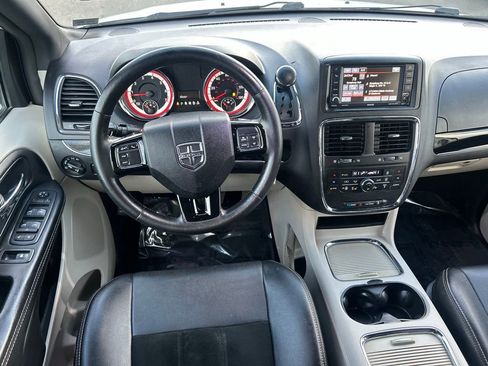 Used 2017 Dodge Grand Caravan SXT w/ Driver Convenience Group image 6
