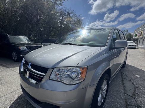 Used 2019 Dodge Grand Caravan SXT image 1