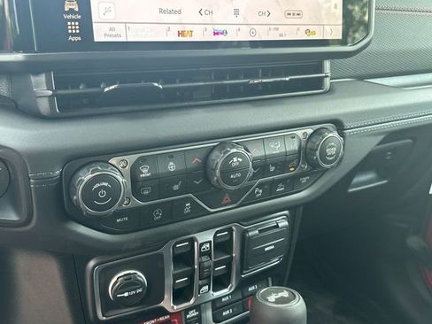 New 2026 Jeep Wrangler Unlimited Rubicon AWD/4WD image 28
