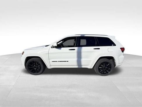 Used 2022 Jeep Grand Cherokee Laredo X AWD/4WD image 3