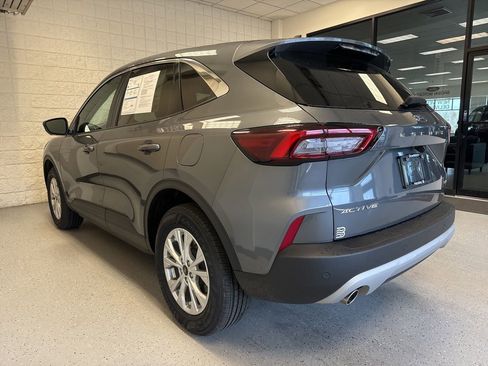 Used 2023 Ford Escape Active w/ Tech Pack #2 AWD/4WD image 3