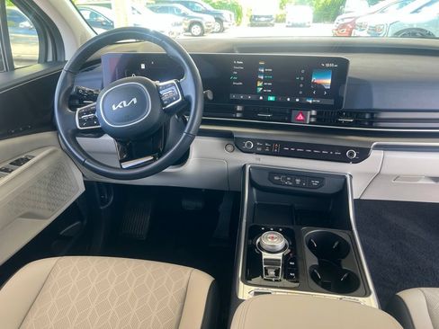Certified 2025 Kia Carnival SX w/ SX Dark Edition Package FWD image 17