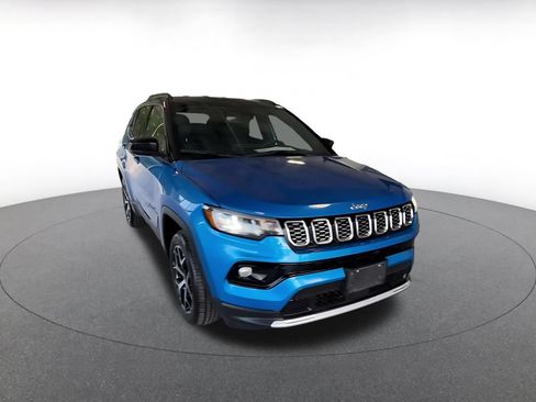 Used 2025 Jeep Compass Limited AWD/4WD image 3