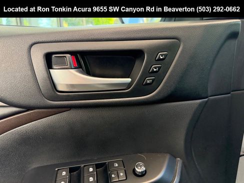 Used 2017 Toyota Highlander Limited AWD/4WD image 11