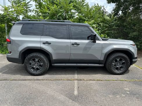 Used 2024 Lexus GX 550 AWD/4WD image 2