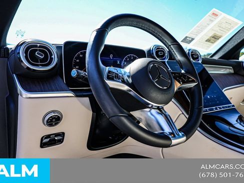 Used 2025 Mercedes-Benz GLC 300 4MATIC image 23
