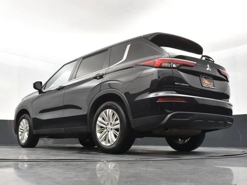 Used 2024 Mitsubishi Outlander ES image 12