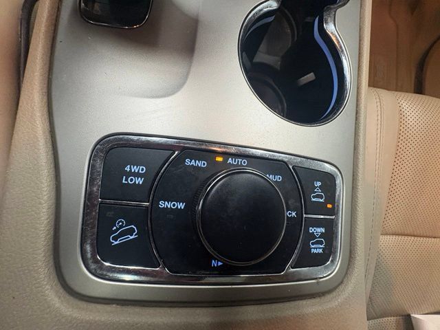 Used 2014 Jeep Grand Cherokee Overland w/ Advanced Technology Group AWD/4WD image 43