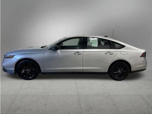 Certified 2025 Honda Accord SE image 3