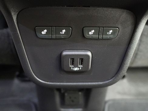 Used 2024 Chevrolet Equinox Premier FWD image 28