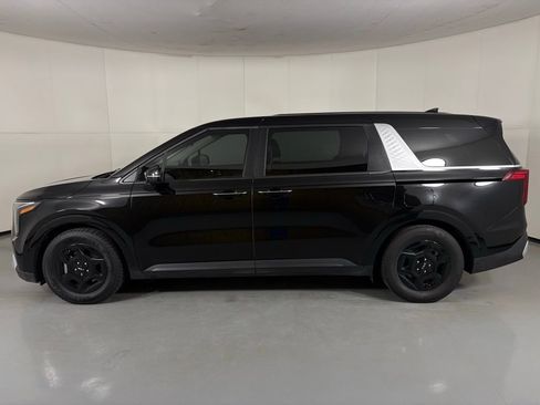 Used 2025 Kia Carnival image 5
