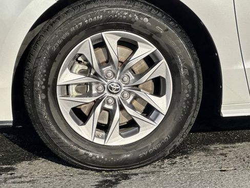 Used 2023 Toyota Sienna XLE image 34