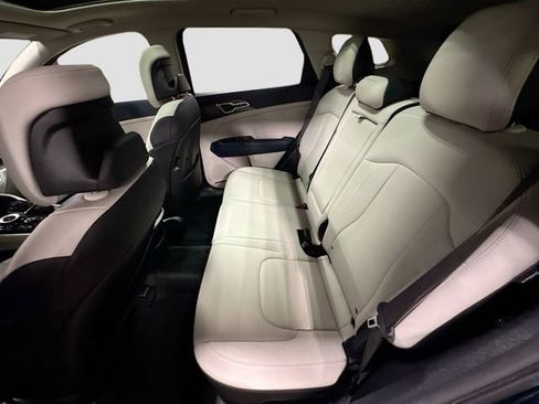 Used 2025 Kia Sportage EX w/ EX Premium Package image 26