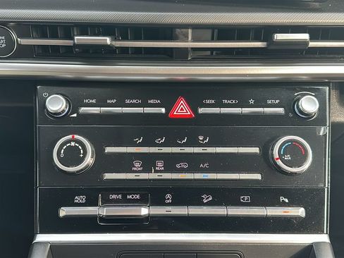 Used 2025 Hyundai Santa Fe SE FWD image 26