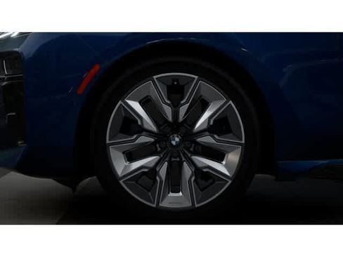 New 2025 BMW 740i image 7