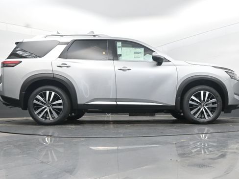 New 2025 Nissan Pathfinder Platinum image 31