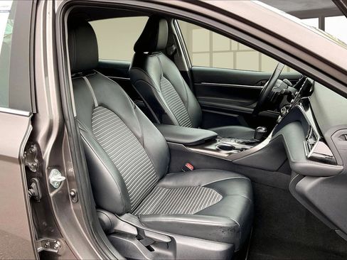 Used 2024 Toyota Camry SE image 29