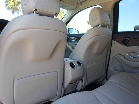 Used 2022 Mercedes-Benz GLC 300 image 13