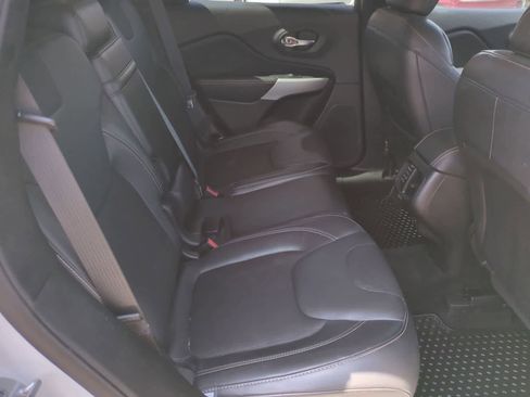 Used 2018 Jeep Cherokee Latitude Plus w/ Cold Weather Group FWD image 20