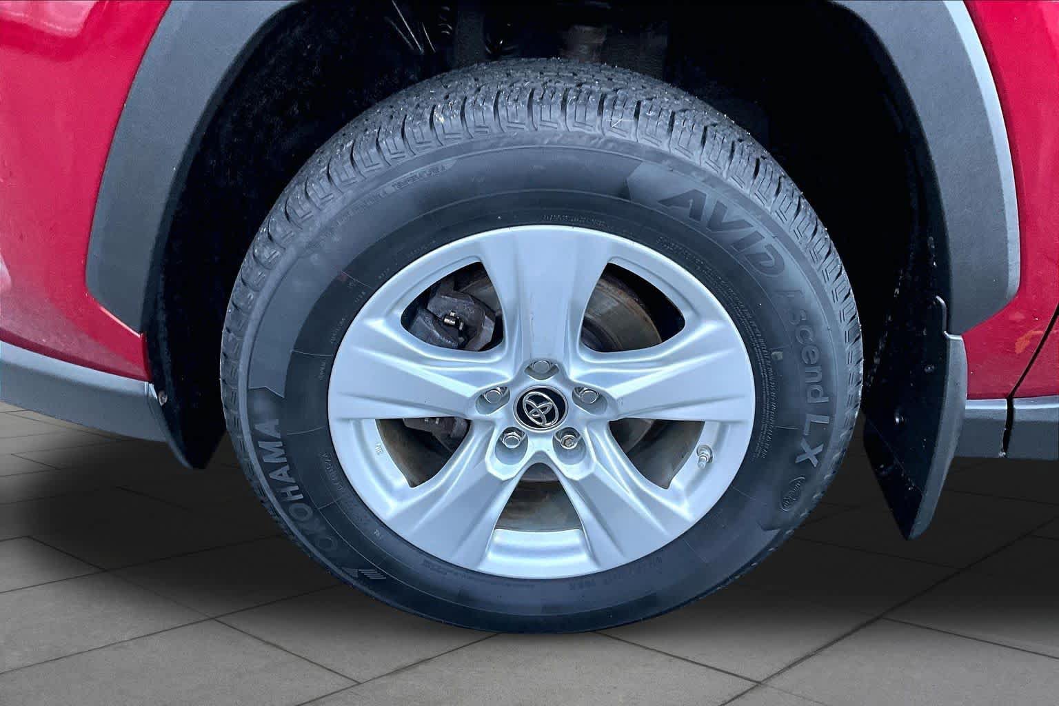 Certified 2019 Toyota RAV4 XLE AWD/4WD image 11