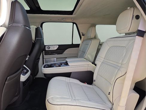Used 2020 Lincoln Navigator Black Label w/ Cargo Convenience Package image 11