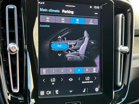 Used 2023 Volvo XC40 Recharge Ultimate image 24