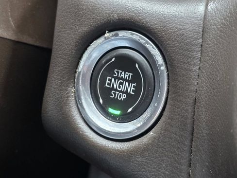 Used 2021 Chevrolet Suburban LT RWD image 22