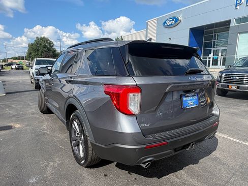 Used 2022 Ford Explorer XLT w/ Equipment Group 202A AWD/4WD image 7