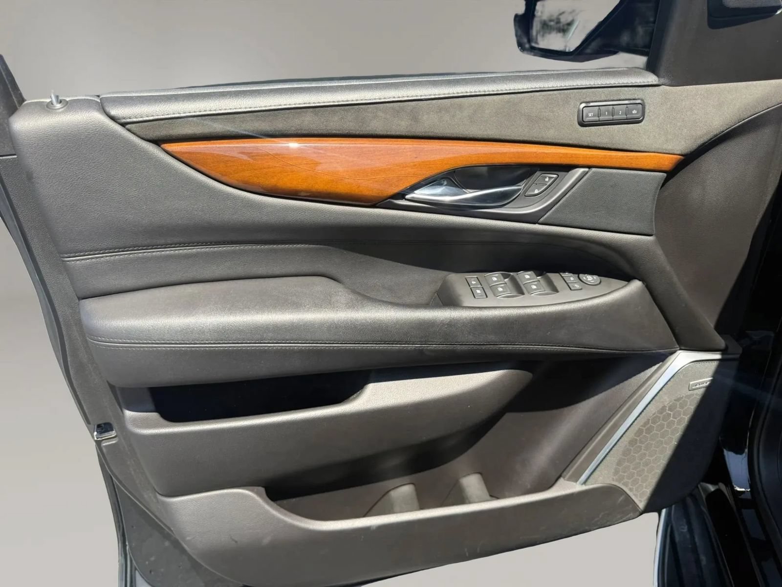 Used 2019 Cadillac Escalade Luxury AWD/4WD image 11