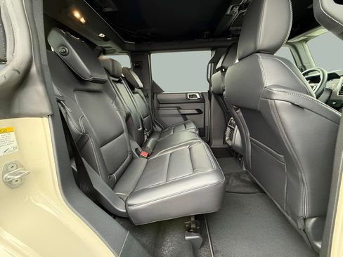 New 2025 Ford Bronco Outer Banks w/ Sasquatch Package AWD/4WD image 14