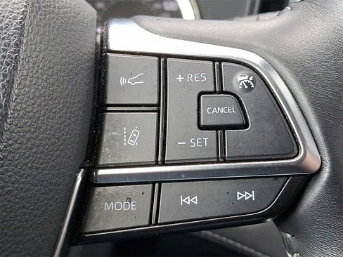 Used 2021 Toyota Highlander LE image 23