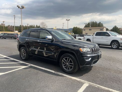 Used 2018 Jeep Grand Cherokee Limited w/ Trailer Tow Group IV image 8