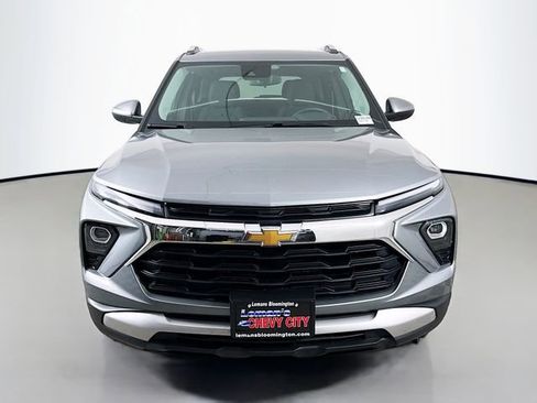 Used 2024 Chevrolet TrailBlazer LT w/ LT Cold Weather Package FWD image 2