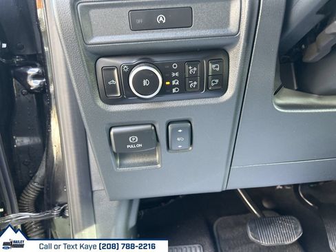Used 2025 Ford F150 Lariat AWD/4WD image 23