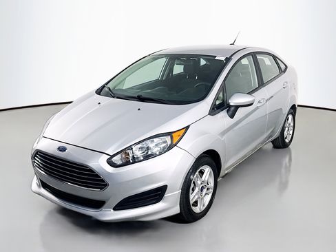 Used 2017 Ford Fiesta SE image 4
