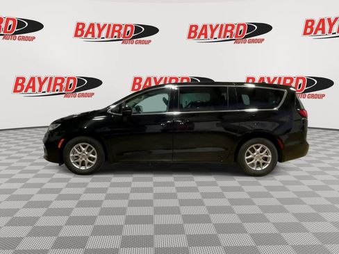 Used 2024 Chrysler Pacifica Touring-L FWD image 6