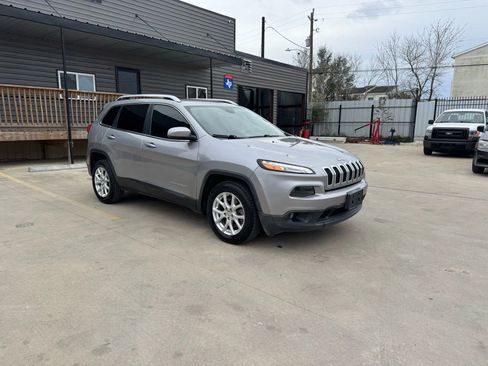 Used 2016 Jeep Cherokee Latitude w/ Safety/Convenience Group image 11
