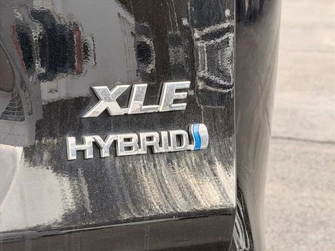 Used 2021 Toyota RAV4 XLE w/ Convenience Package image 24