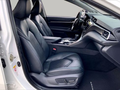 Used 2018 Toyota Camry XSE w/ Audio Package FWD image 9