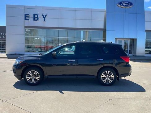 Used 2020 Nissan Pathfinder SL image 2