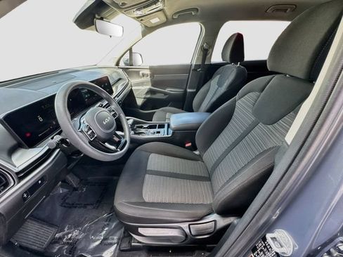 Used 2024 Kia Sorento LX FWD image 19