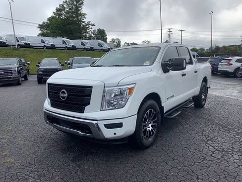 Used 2024 Nissan Titan SV w/ SV Convenience Package AWD/4WD image 4