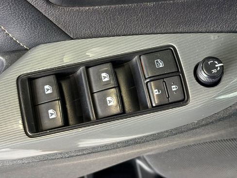 Used 2015 Toyota Sienna SE image 15