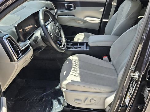 Certified 2025 Kia Sorento S w/ Panoramic Sunroof Package FWD image 10