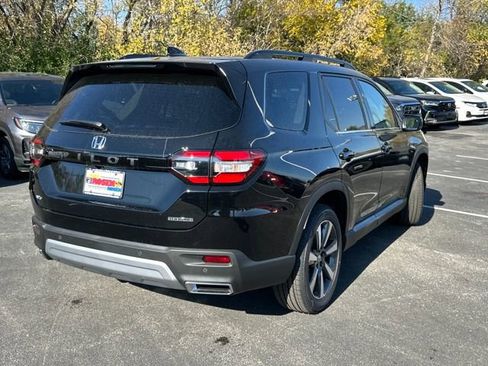 New 2025 Honda Pilot Touring image 5