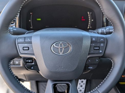 Used 2026 Toyota Camry SE image 18