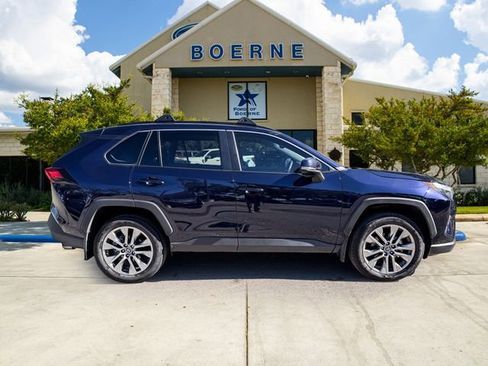 Used 2023 Toyota RAV4 XLE Premium image 6