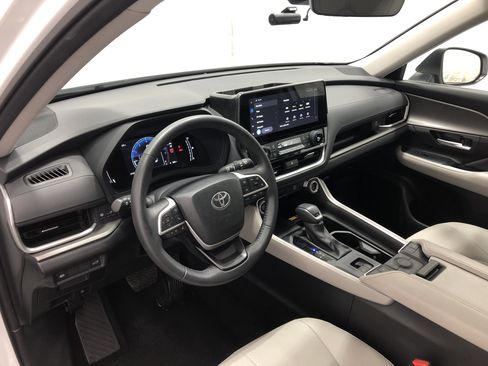 Used 2024 Toyota Grand Highlander XLE image 15